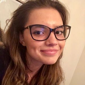 Meet your Posher, Abigail